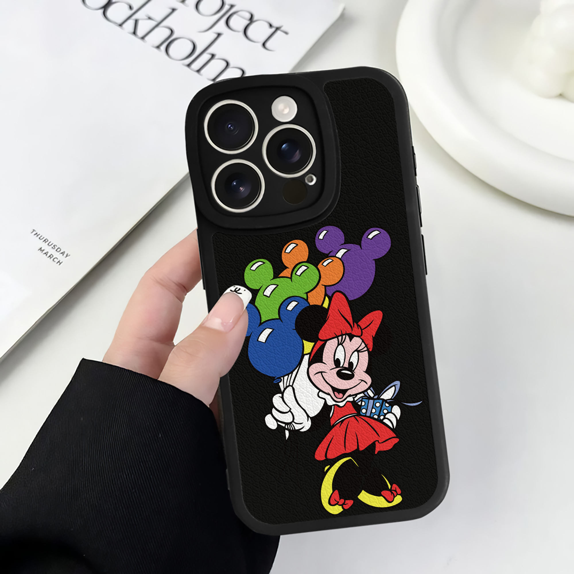 （画像用） ミッキーマウス Mickey Mouse 【iPhone 16シリーズ対応】シリコンスマホケース（レザー調） 材質：シリコン